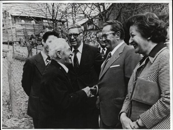 YUGOSLAVIA Josip Broz Tito with citizens / press photo / 180 x 240 mm / vintage photo