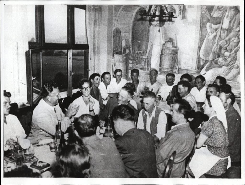 YUGOSLAVIA Josip Broz Tito with group of people / press photo / 180 x 240 mm / vintage photo