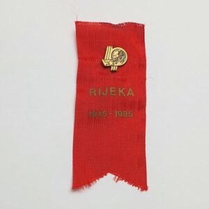 YUGOSLAVIA Croatia / Rijeka / 40th Anniversary of WWII Victory / celebration pin with ribbon