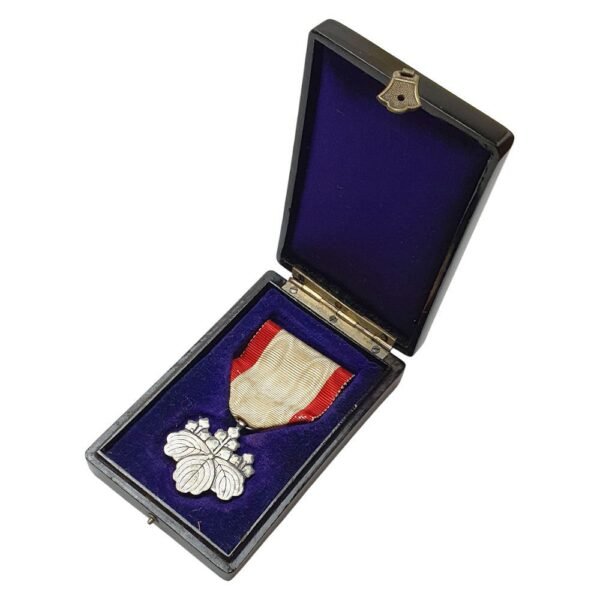 JAPAN Order of the Rising Sun, 8th Class, Silver, WWII Era, in case