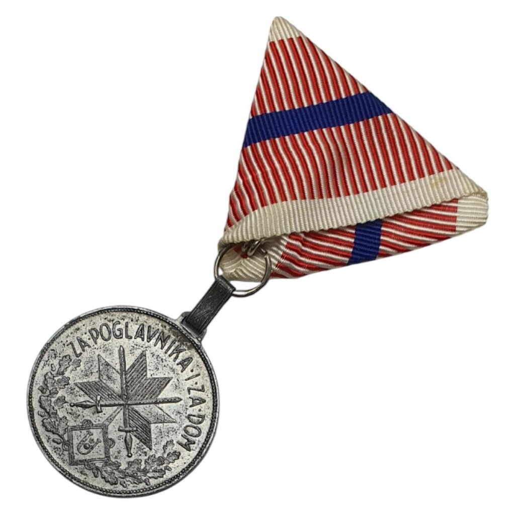 HRVATSKA Željezna medalja za ranjene / Ranjenička kolajna / 1 traka na vrpci / razdoblje Drugog svjetskog rata / nova vrpca