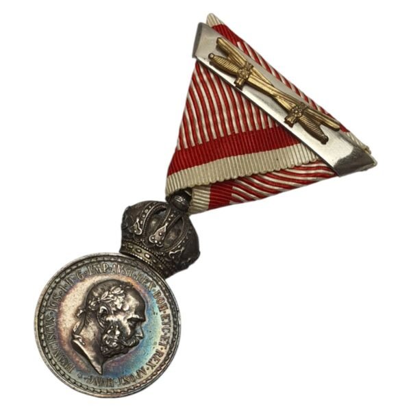 AUSTRIA-HUNGARY Signum Laudis / Military Merit Medal / Franz Joseph I / with Swords and Clasp / with war ribbon