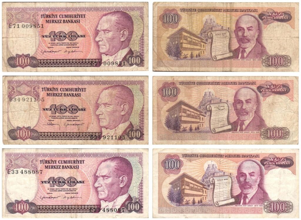 Lote de 3 billetes de 100 liras turcas.