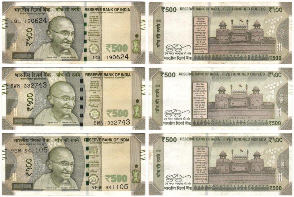 Lote de 3 billetes de 500 rupias de la India de varias fechas.